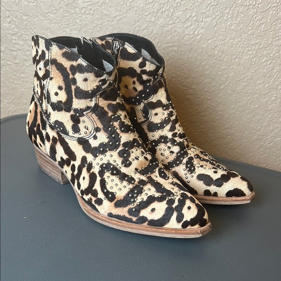 Gianni Bini Brycin Leopard Calf Hair Studded Western Booties 6.5M - Picture 1 of 11
